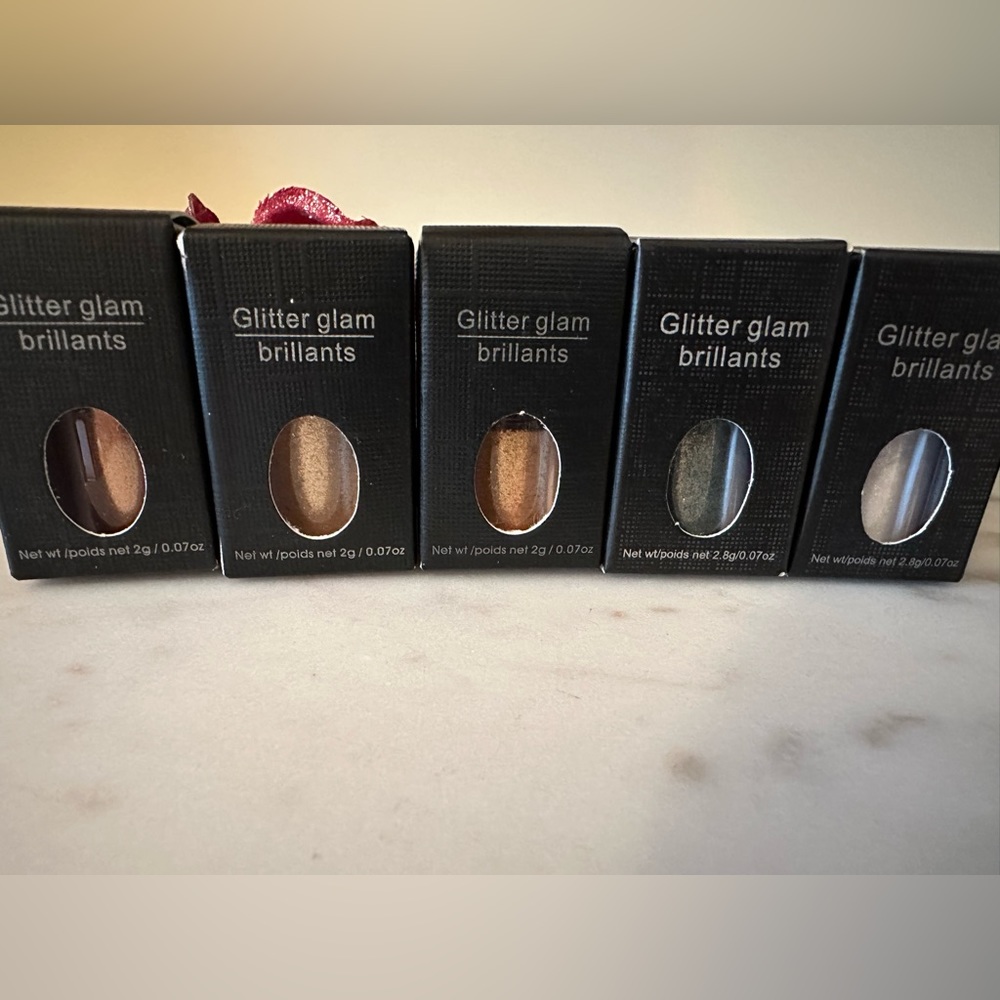 Eyeshadow palette, lipstick and 5 glitter glam (NEW)